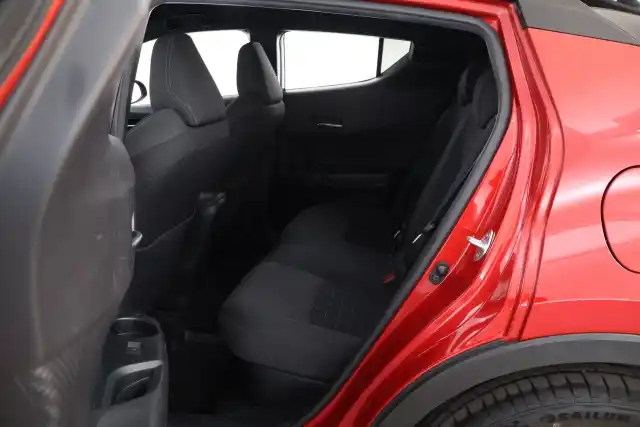 Punainen Maastoauto, Toyota C-HR – XXE-101
