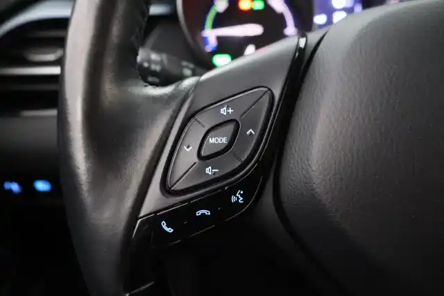 Punainen Maastoauto, Toyota C-HR – XXE-101