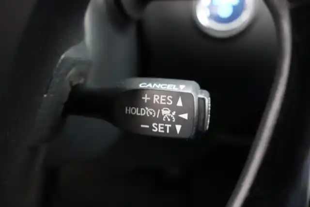 Punainen Maastoauto, Toyota C-HR – XXE-101