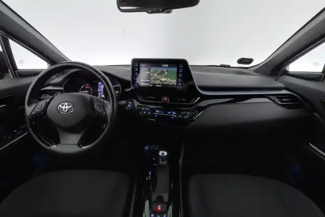 Punainen Maastoauto, Toyota C-HR – XXE-101