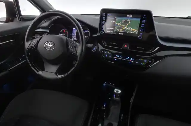 Punainen Maastoauto, Toyota C-HR – XXE-101