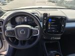 Valkoinen Maastoauto, Volvo XC40 – XXE-213, kuva 3