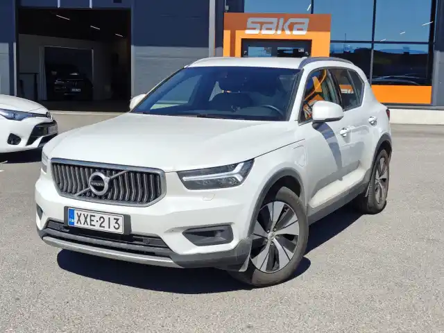 Valkoinen Maastoauto, Volvo XC40 – XXE-213
