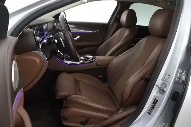 Harmaa Sedan, Mercedes-Benz E – XXE-400