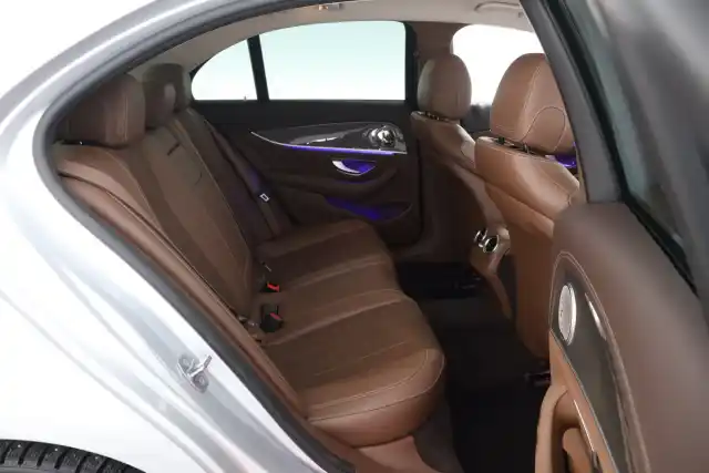 Harmaa Sedan, Mercedes-Benz E – XXE-400