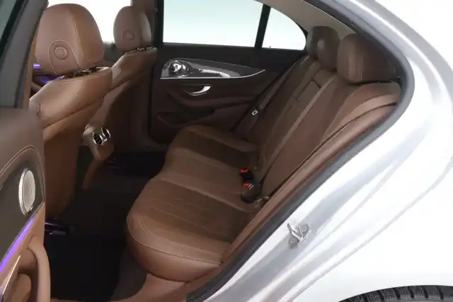 Harmaa Sedan, Mercedes-Benz E – XXE-400