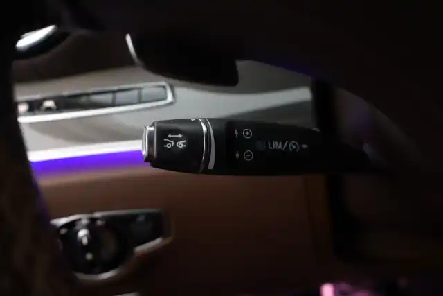 Harmaa Sedan, Mercedes-Benz E – XXE-400