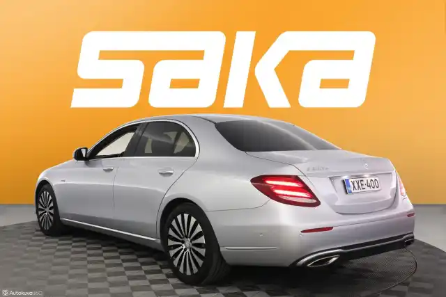 Harmaa Sedan, Mercedes-Benz E – XXE-400