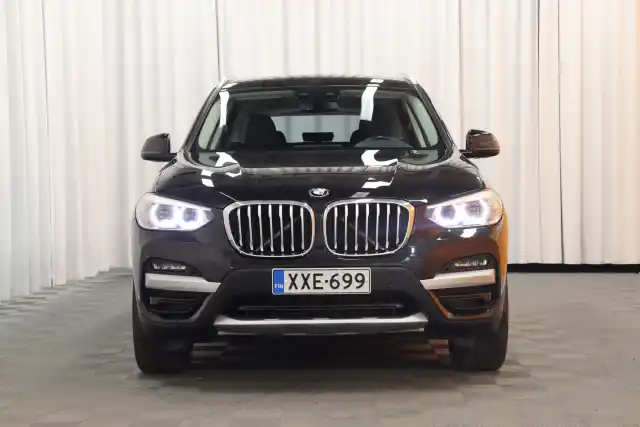 Musta Maastoauto, BMW X3 – XXE-699