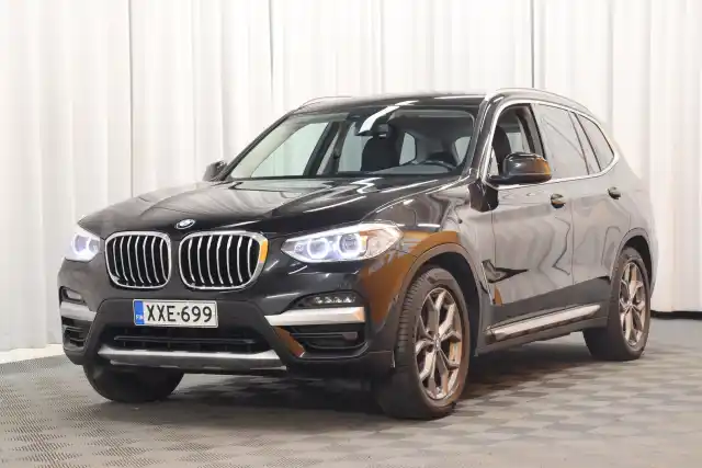 Musta Maastoauto, BMW X3 – XXE-699