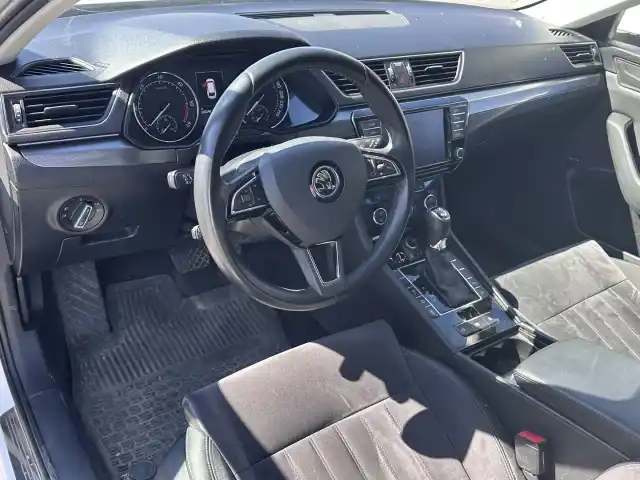 Valkoinen Farmari, Skoda Superb – XXH-438