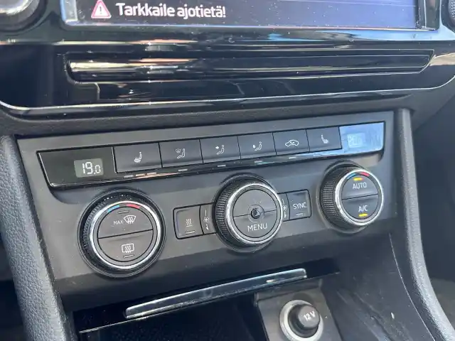 Valkoinen Farmari, Skoda Superb – XXH-438