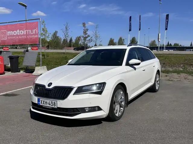 Valkoinen Farmari, Skoda Superb – XXH-438