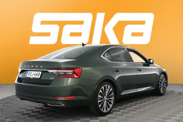 Vihreä Sedan, Skoda Superb – XXJ-468