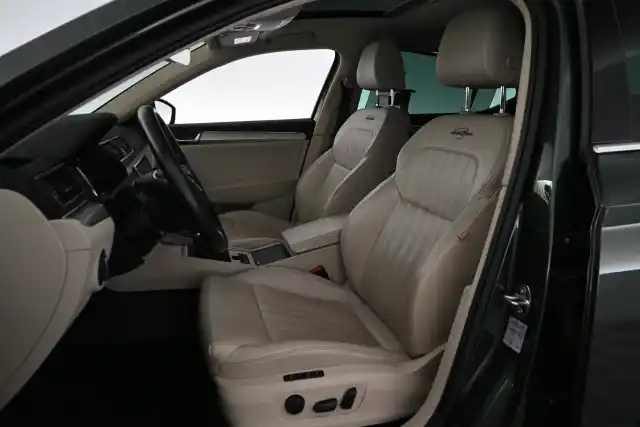 Vihreä Sedan, Skoda Superb – XXJ-468