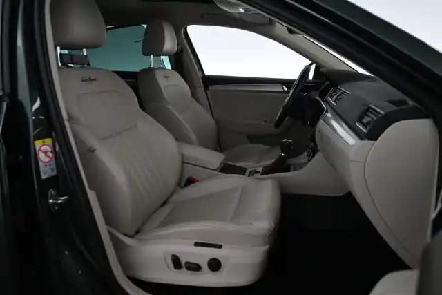 Vihreä Sedan, Skoda Superb – XXJ-468