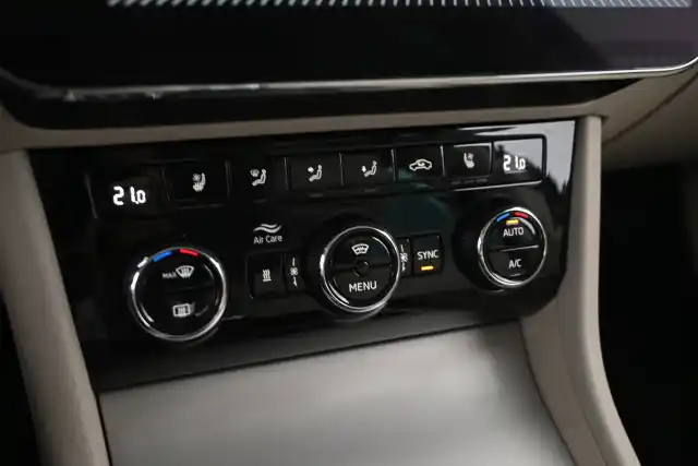 Vihreä Sedan, Skoda Superb – XXJ-468