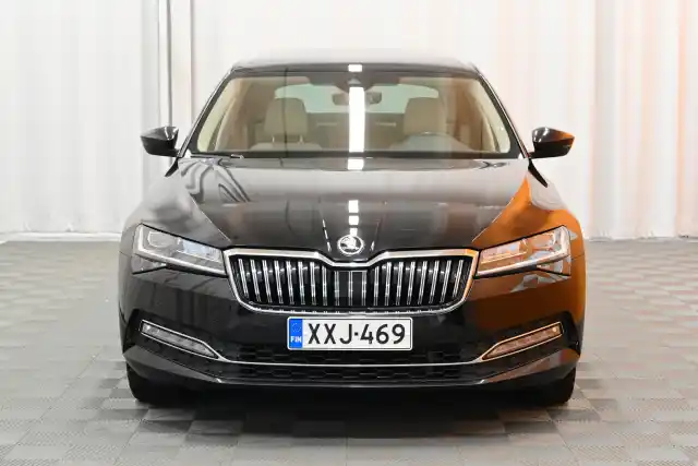 Musta Sedan, Skoda Superb – XXJ-469