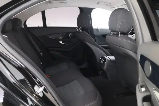 Musta Sedan, Mercedes-Benz C – XXK-145