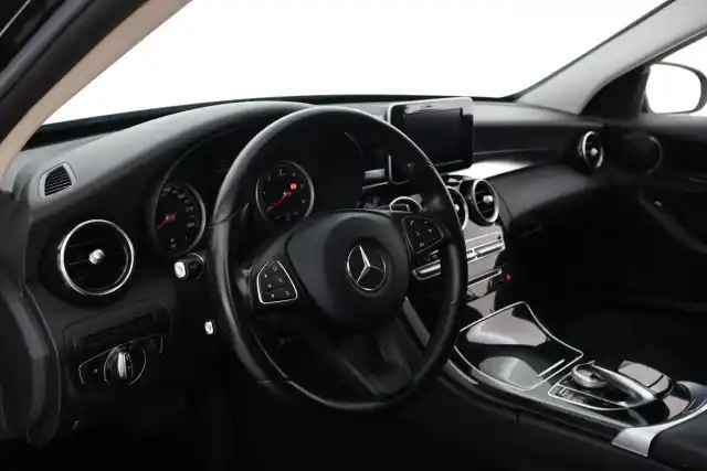 Musta Sedan, Mercedes-Benz C – XXK-145