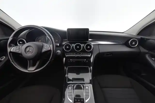 Musta Sedan, Mercedes-Benz C – XXK-145