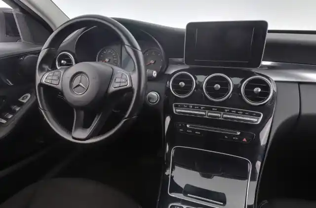 Musta Sedan, Mercedes-Benz C – XXK-145