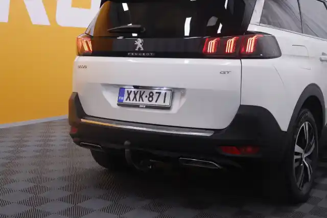 Valkoinen Maastoauto, Peugeot 5008 – XXK-871