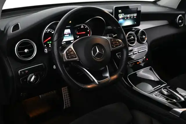 Punainen Coupe, Mercedes-Benz GLC – XXO-470