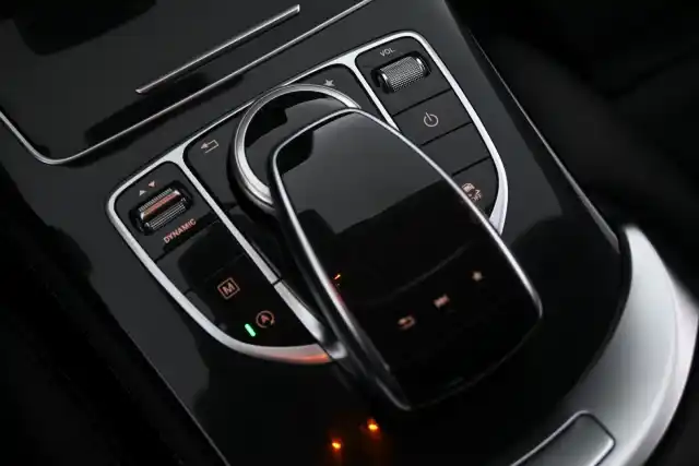Punainen Coupe, Mercedes-Benz GLC – XXO-470