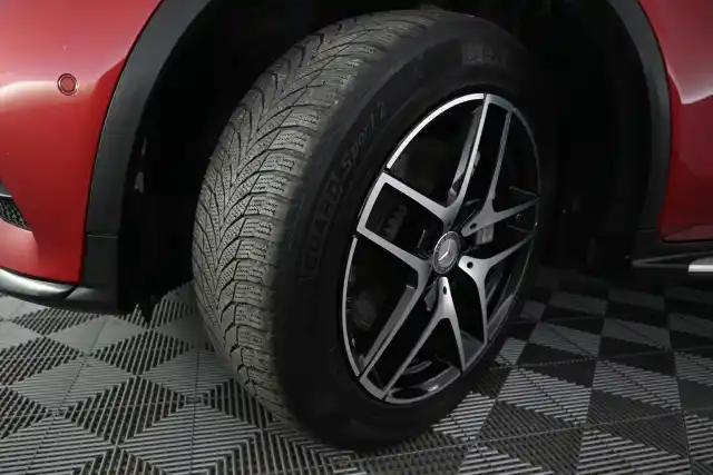 Punainen Coupe, Mercedes-Benz GLC – XXO-470