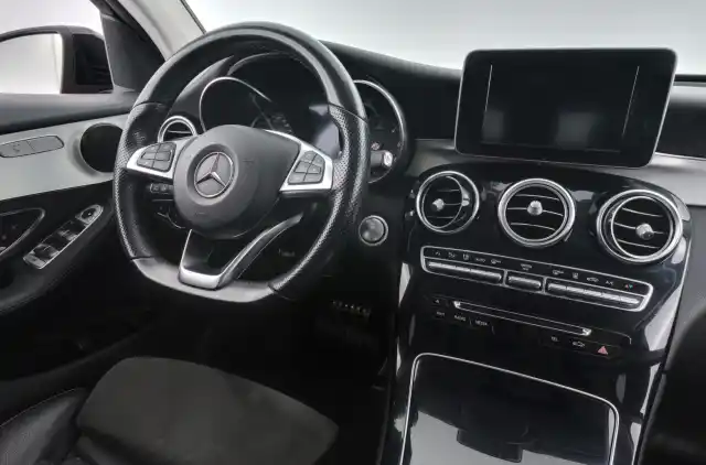Punainen Coupe, Mercedes-Benz GLC – XXO-470