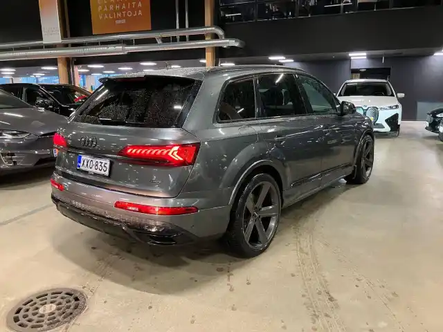 Harmaa Farmari, Audi Q7 – XXO-835