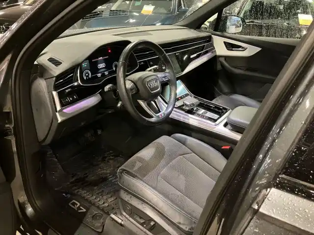 Harmaa Farmari, Audi Q7 – XXO-835