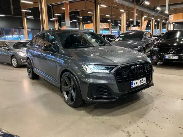 Harmaa Farmari, Audi Q7 – XXO-835