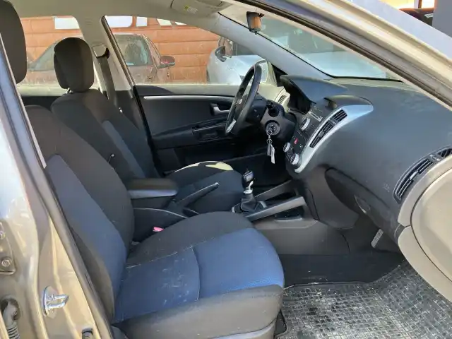 Hopea Viistoperä, Kia cee'd – XXY-628