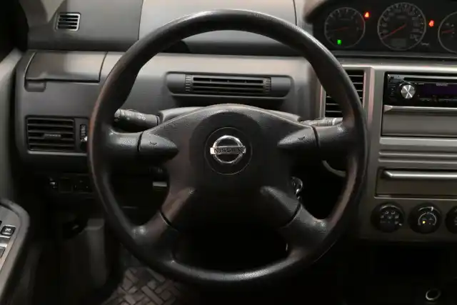 Hopea Henkilöauto, Nissan X-TRAIL – YFM-235