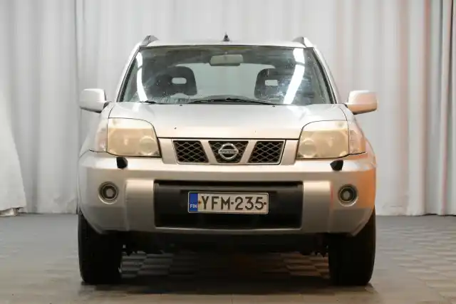 Hopea Henkilöauto, Nissan X-TRAIL – YFM-235