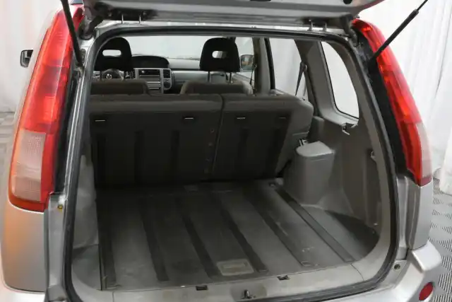 Hopea Henkilöauto, Nissan X-TRAIL – YFM-235