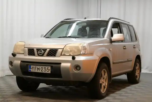 Hopea Henkilöauto, Nissan X-TRAIL – YFM-235