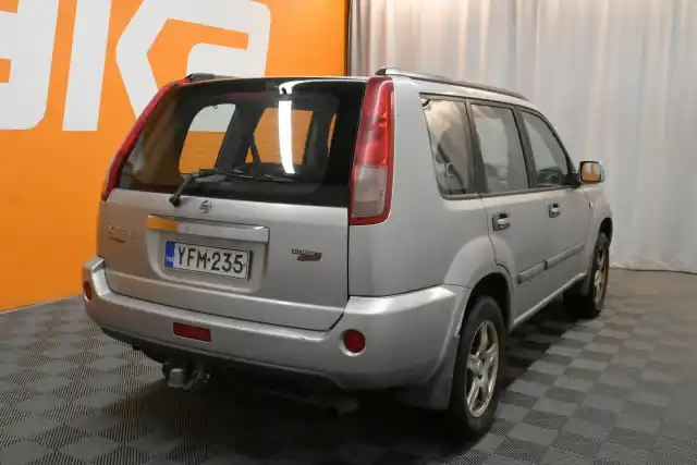 Hopea Henkilöauto, Nissan X-TRAIL – YFM-235