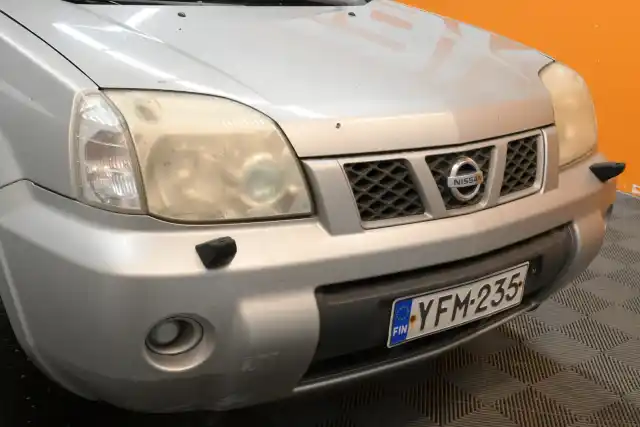 Hopea Henkilöauto, Nissan X-TRAIL – YFM-235