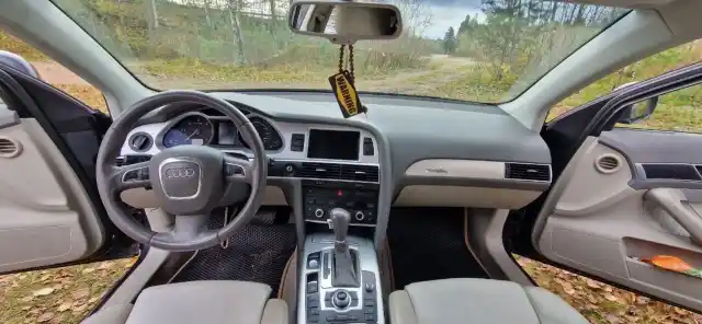 Sininen Sedan, Audi A6 – YGF-846