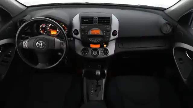 Ruskea (beige) Maastoauto, Toyota RAV4 – YGN-992