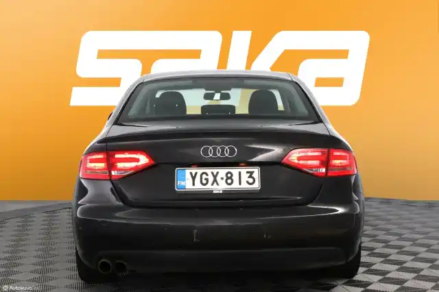 Musta Sedan, Audi A4 – YGX-813