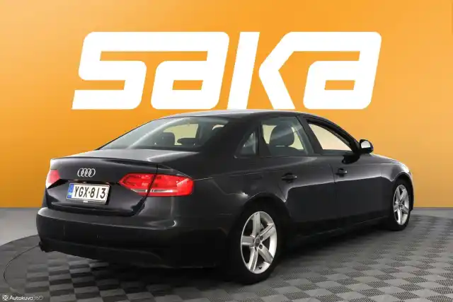 Musta Sedan, Audi A4 – YGX-813