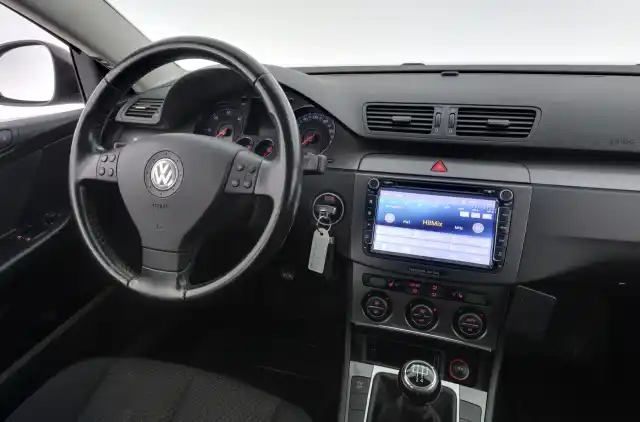 Ruskea (beige) Farmari, Volkswagen Passat – YHA-372