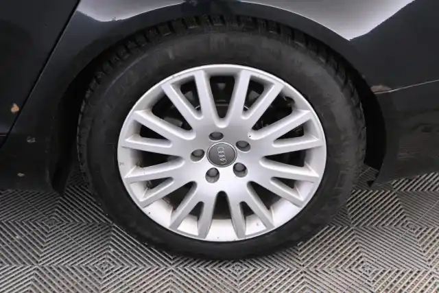 Musta Farmari, Audi A6 – YHE-593