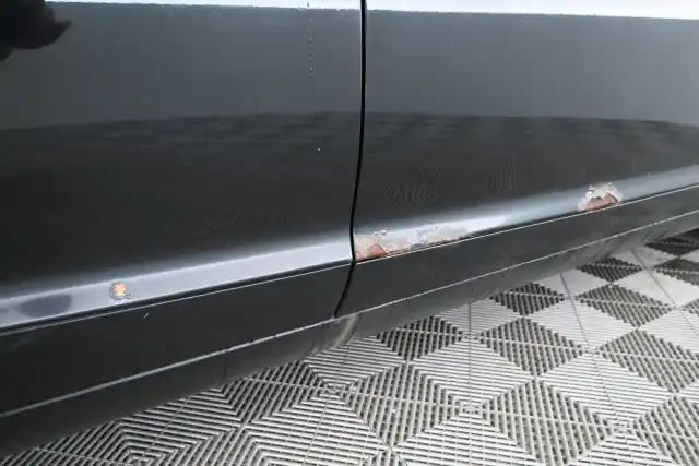 Musta Farmari, Audi A6 – YHE-593