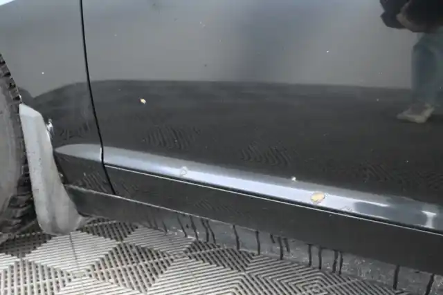 Musta Farmari, Audi A6 – YHE-593
