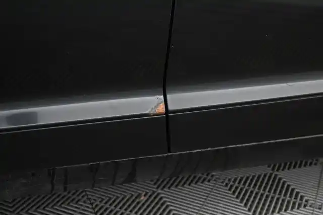 Musta Farmari, Audi A6 – YHE-593